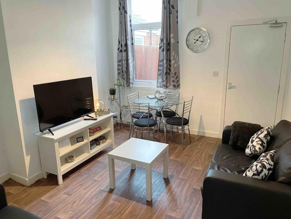 Homely 3 Bed Town House In Coventry City Centre Kültér fotó
