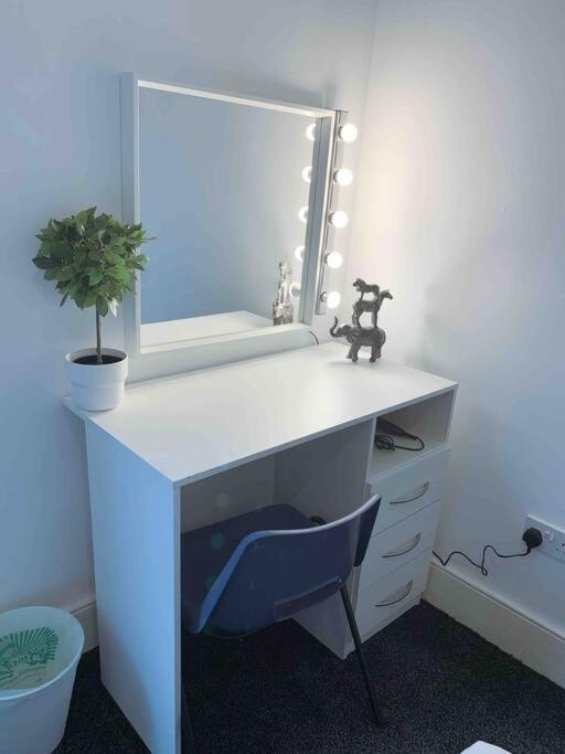 Homely 3 Bed Town House In Coventry City Centre Kültér fotó