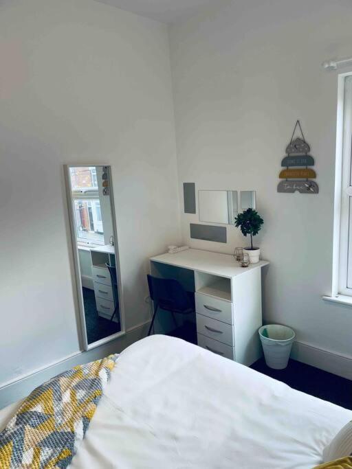Homely 3 Bed Town House In Coventry City Centre Kültér fotó